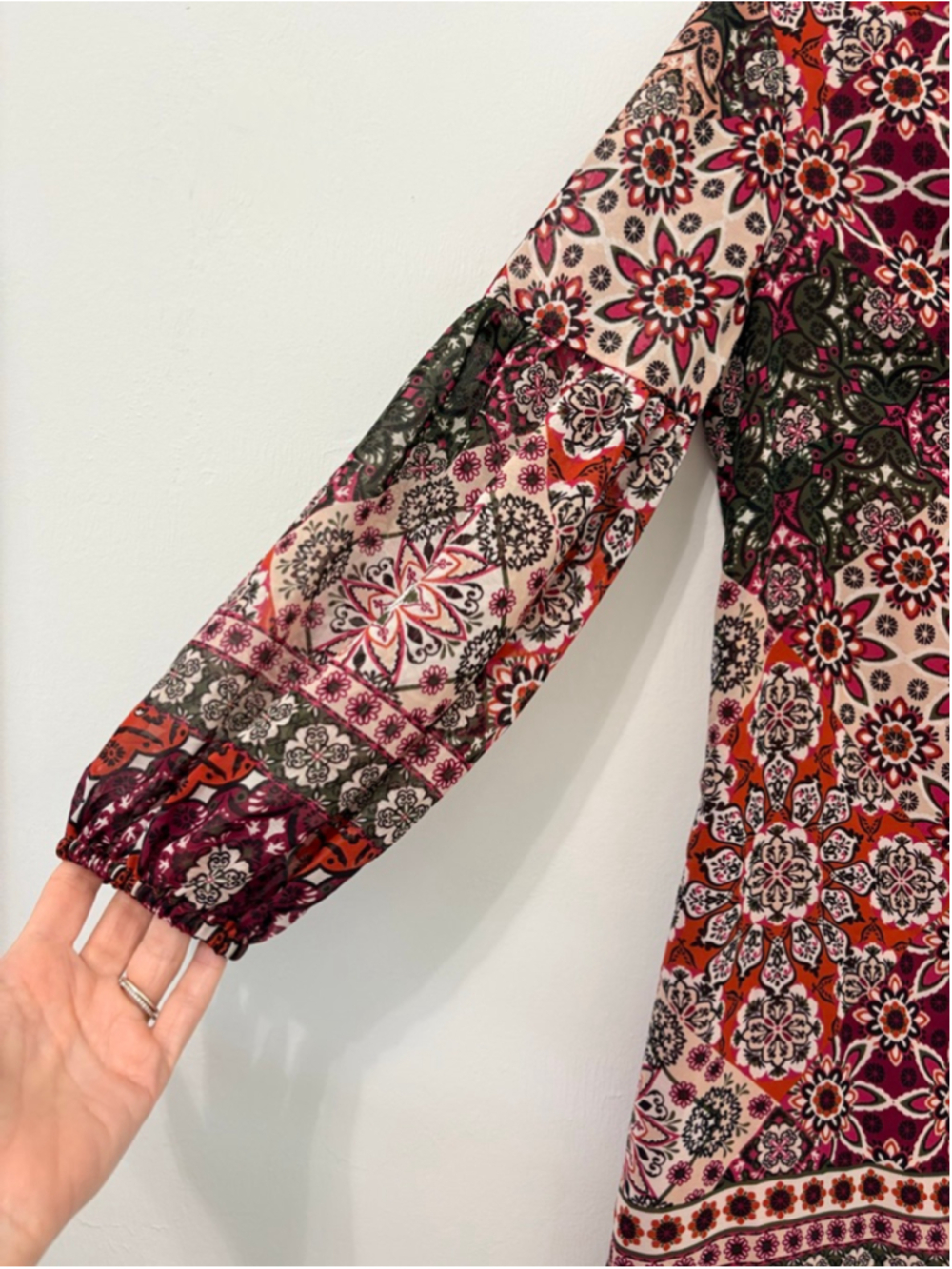 Vince Camuto Medallion Print Shift Dress Sz 0 Red EUC - Picture 4 of 10